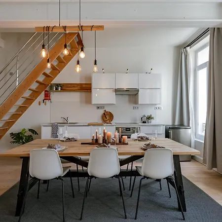 Huswell - With Large Terrace In The Of Apartment